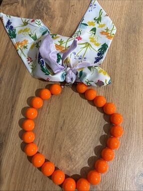 Bright chunky Beaded Necklace orange with Floral Bow
